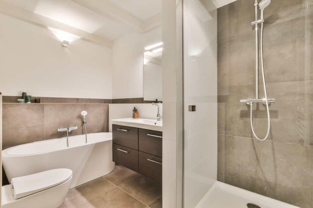 Reforma de baño con plato de ducha en Picassent